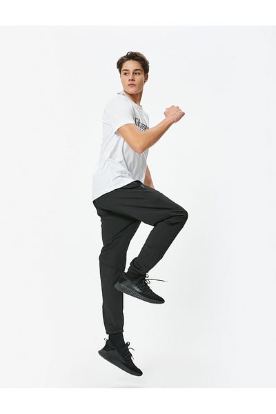 Koton Jogger Sweatpants mit Schnürung in der Taille und Reißverschlusstasche