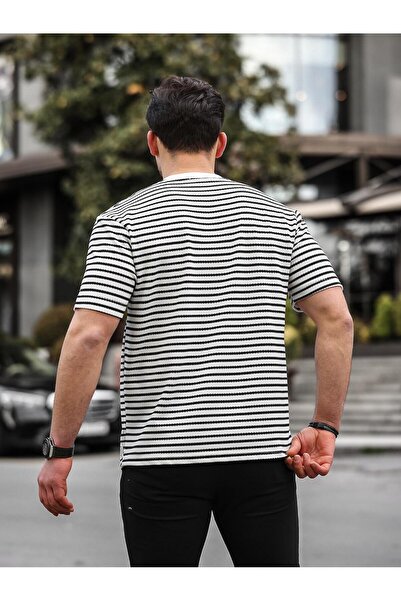 Valiberta Ριγέ μπλουζάκι Crew Neck με μονή τσέπη - Μαύρο