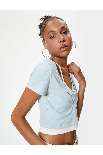Koton Tricou crop cu decolteu în V - cu mânecă scurtă, cu nasturi