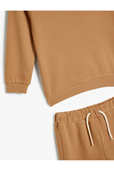 Koton Bavlněná tepláková souprava s dlouhým rukávem – výstřih a zavazování v pase