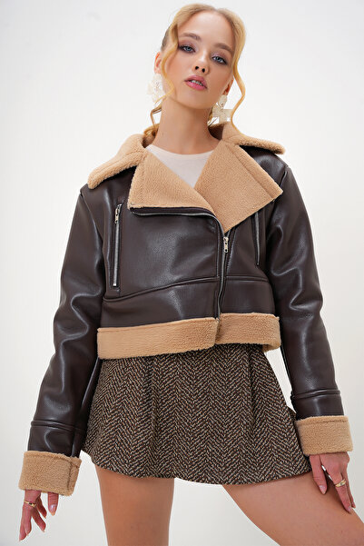 Trend Alaçatı Stili Women's Brown Zipper Detailed Faux Leather Biker Jacket with Fur Inside Alc-X13027