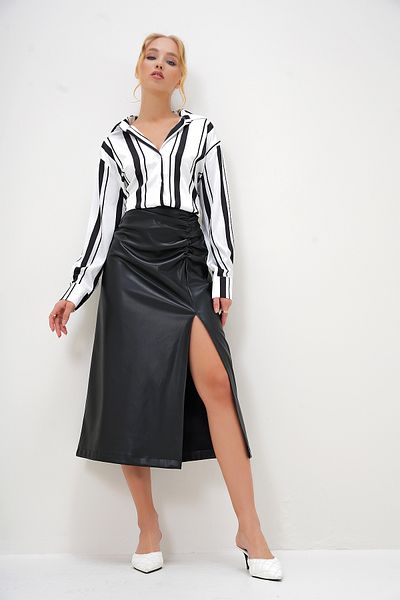 Trend Alaçatı Stili Women's Black Slit Waist Draped Faux Leather Skirt Alc-X13019