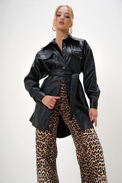 Trend Alaçatı Stili Schwarzes Damen-Jackenhemd mit doppelter Tasche, geripptem Innengürtel und Gürtel aus Kunstleder ALC-X13109