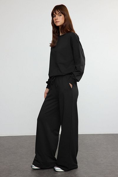 Trendyol Collection Άνετο μαύρο πλεκτό φούτερ και φούτερ με φαρδιά πόδι - TWOAW25EM00004