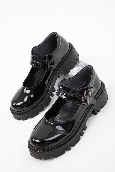 SOHO Schwarze Lackleder-Freizeitschuhe für Damen 18589