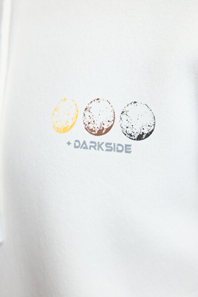 Trendyol Collection Флісовий світшот великого розміру з капюшоном і світловідбивачем з принтом екрю TMNAW25SW00069