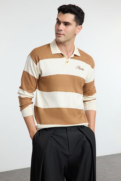 Trendyol Collection Πλεκτό πουλόβερ Polo Neck Camel - Color Block, κανονική εφαρμογή TMNAW25KZ00060