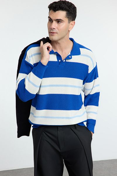 Trendyol Collection Übergroßer, gestreifter Saks-Strickpullover mit Polokragen – TMNAW25KZ00076
