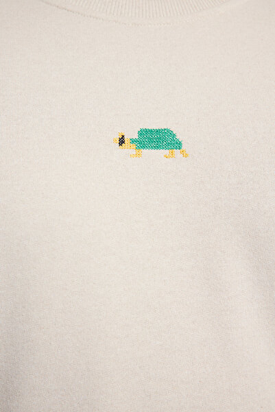 Trendyol Collection Φούτερ με λαιμόκοψη με ζωικό κέντημα σε χρώμα πέτρας - TMNAW25SW00158