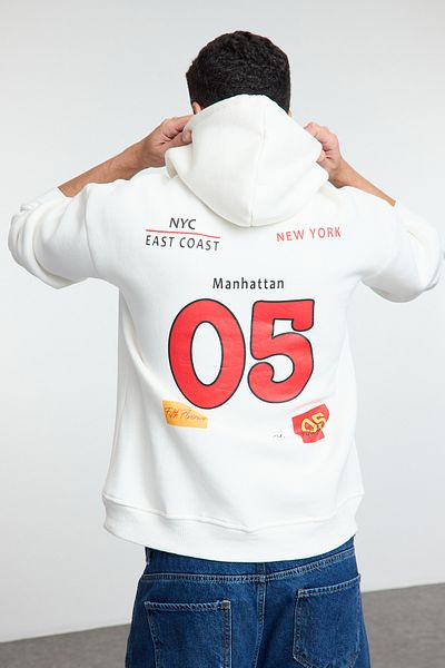 Trendyol Collection Світшот з великим капюшоном з міським принтом екрю TMNAW25SW00101