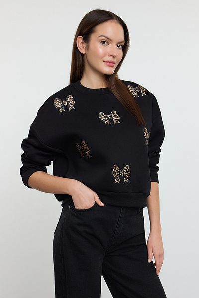 Trendyol Collection Schwarzes, dickes Sweatshirt mit Fleece-Leoparden-Detail – Bandstickerei, TWOAW25SW00307