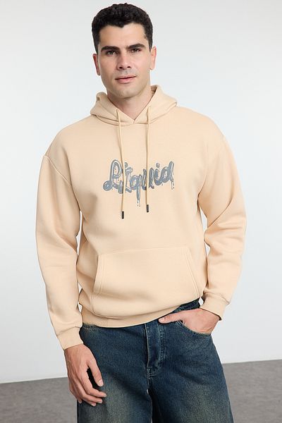 Trendyol Collection Πέτρινο φούτερ με κουκούλα με φλις εσωτερικά τυπωμένο κείμενο μεγάλου μεγέθους/φαρδιά κοπή TMNAW25SW00059
