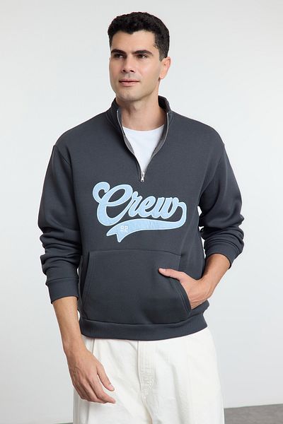 Trendyol Collection Graues, besticktes Oversize-Sweatshirt – Stehkragen und Reißverschlussdetail TMNAW25SW00083