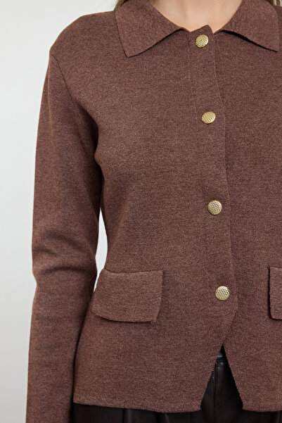 Trendyol Collection Ζακέτα με καφέ κουμπιά Premium/Προσαρμοσμένο νήμα/Πλεκτό που αγκαλιάζει το σώμα TWOAW25HI00151