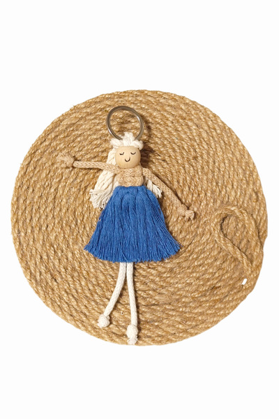 nftart.design سلسلة مفاتيح مكرامية محبوكة للفتيات مع تنورة زرقاء/حلية حقيبة