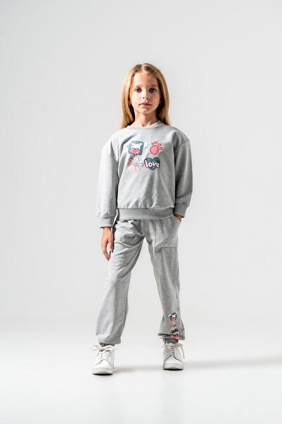 Mışıl Kids Set de trening pentru fetiță LOVE Printed - Detaliu imprimeu picior