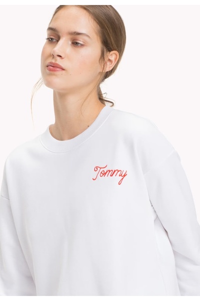 Tommy Hilfiger سويت شيرت بشعار مطرز كبير الحجم