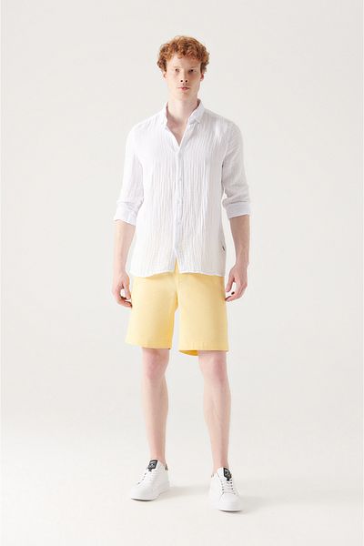 Avva Gelbe Herren-Shorts aus 100 % Baumwolle mit Seitentaschen, elastischem Bund und Leinenstruktur E 003603