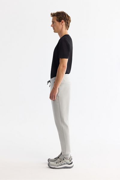 Avva Graue Herren-Jogginghose aus flexiblem Interlock-Stoff mit elastischem Bein B 003400