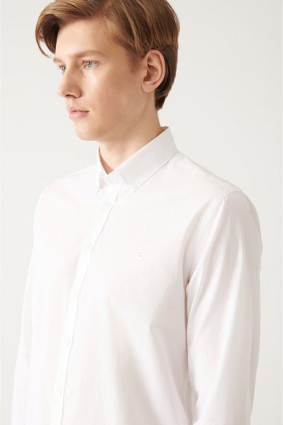 Avva Weißes Basic-Hemd für Herren aus 100 % Baumwolle mit Knopfkragen 002030