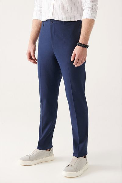 Avva Marineblaue, strukturierte, flexible Herrenhose aus Seersucker mit Seitentaschen A31y3212