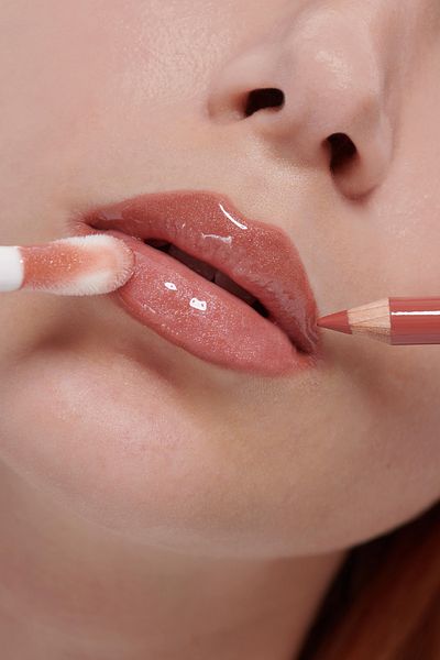 Pastel Plumping Gloss 202 Lip Contour Lip Liner