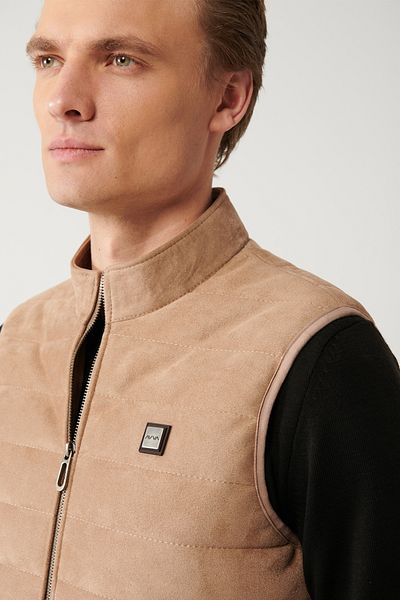 Avva Beige Stehkragen-Weste für Herren in gesteppter Wildlederoptik A32y6510