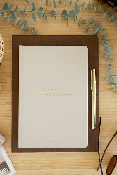 Matt Notebook Дневен ред A5 бежов 2025 - 15x21 см, 365 дни