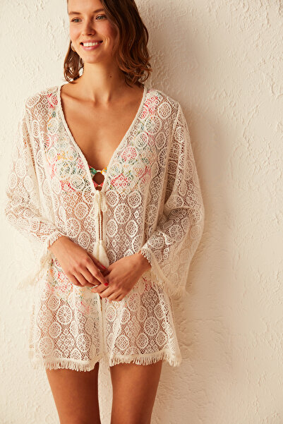 Penti Λευκό φυσικό φλοράλ κέντημα στην πλάτη και κέντημα με δαντέλα Λεπτομερές κιμονό