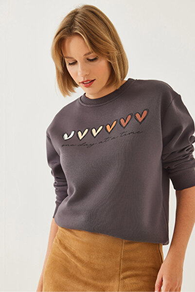 Bianco Lucci Дамски суитшърт с щампа на три нишки и цветни сърца Mbhs007 60601007