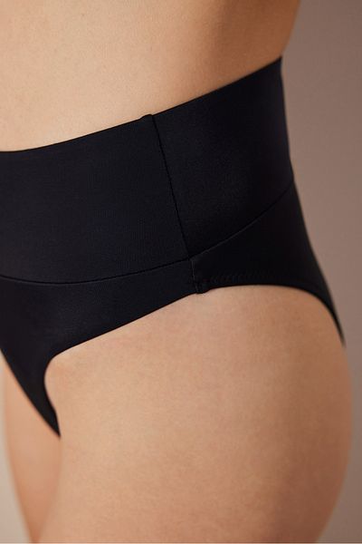 Penti Basic-Bikinihose in Schwarz mit superhohem Beinausschnitt