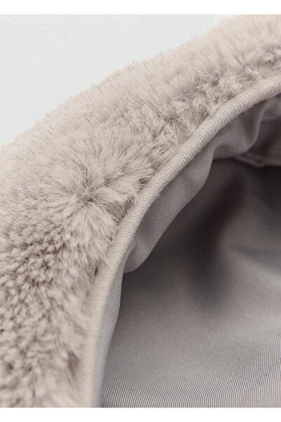 MANGO Woman Ponponlu tüylü bere