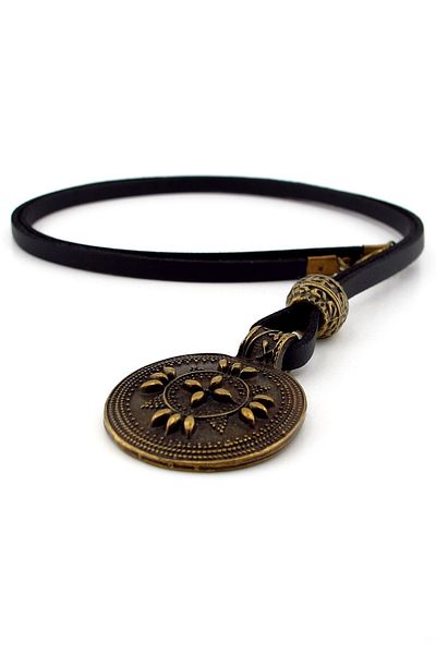 Solfera Authentic Motif Embossed Shield Antique Metal Black Leather Men's Necklace Q0914