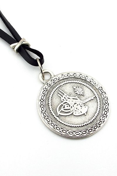 Solfera Embossed Antique Meta Tuğra Black Leather Men's Necklace Q0904