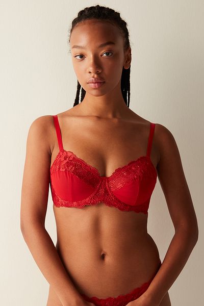 Penti Red Bra with Curvy Embroidery Detail