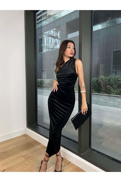 khar Rochie de damă Ulyana din catifea neagră cu un singur umăr 24k263