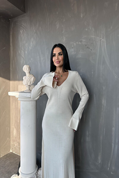 KAMACI BUTİK Rochie din tricot cu mâneci spaniole cu decolteu în formă de ini...