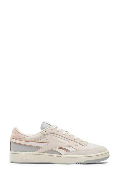 Reebok حذاء رياضي CLUB C REVENGE باللون البيج للجنسين