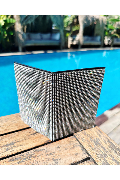 Oasis Life حافظة الترخيص ذات الحجر الأبيض الفضي Bekaks