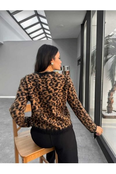 Generic Brand Leopard Printed Soft Knit Cardigan