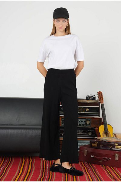 HEQA Pantaloni negri din tricot cu nervuri
