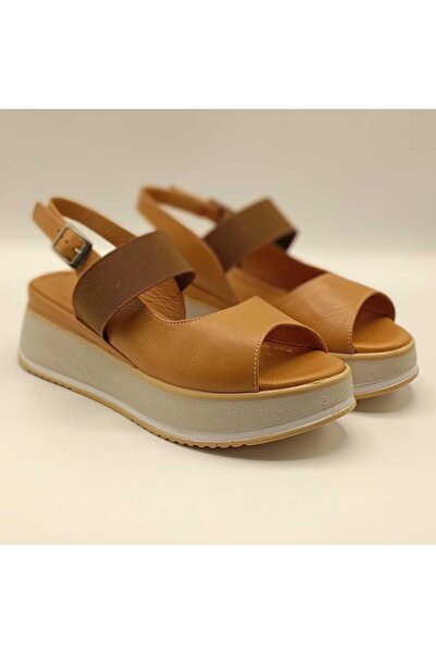 Ametist صندل ويدج من الجلد باللون البني الفينوس