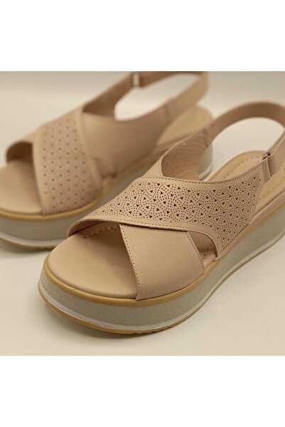 Ametist صندل بكعب عريض من الجلد البودرة من Athena