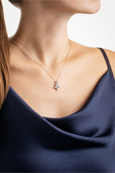 So CHIC... Işıltılı Çiçek 18 Ayar Beyaz Altın Kaplama 45 Cm Gümüş Kolye