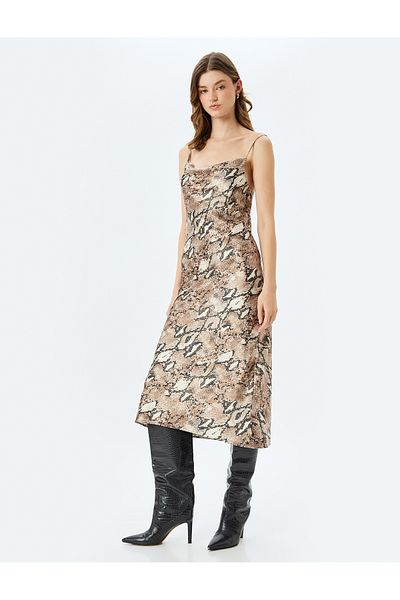 Koton Slip-Kleid im Schlangenleder-Look mit Midi-Degaje-Ausschnitt und Seilriemen