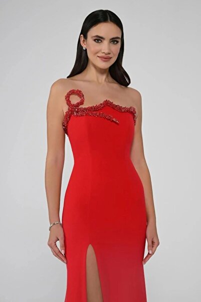 ALFABETA STRAPLEZ  ASİMETRİK VE TAŞ İŞLEMELİ YAKA  ÖNDEN  YIRTMAÇLI UZUN ŞIK ABİYE ELBİSE