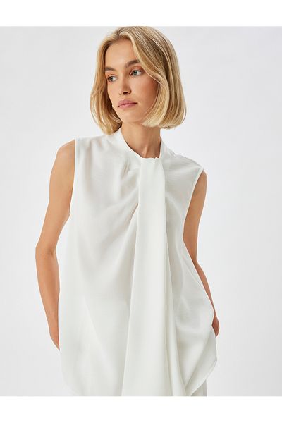 Koton Bequeme, ärmellose Bluse mit Schalkragen