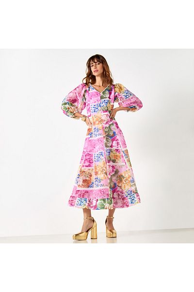 Iconic Iconic All-Over Floral Print Midi Dress with V-neck and 3/4 Sleeves
