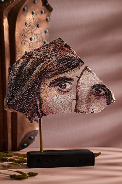 Anadolia Parçalı Çingene Kızı Heykeli