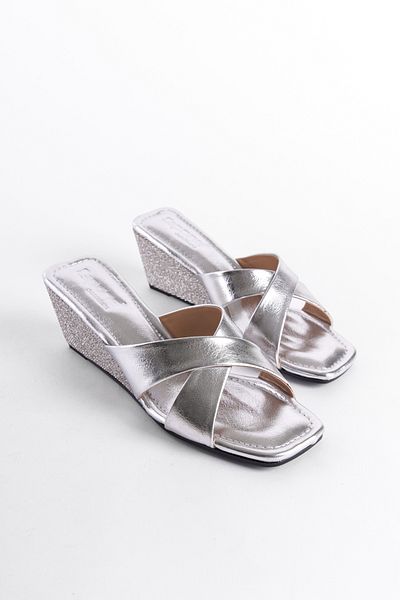 Capone Outfitters Wedge Heeled Stoned Banded Women's Slippers